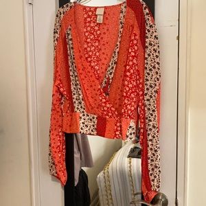 Low front top with clasp closure